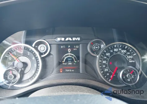 2021 Ram 1500 Big Horn 4X4 6'4 Box z USA, uszkodzony, nr VIN 1C6SRFBT7MN757888